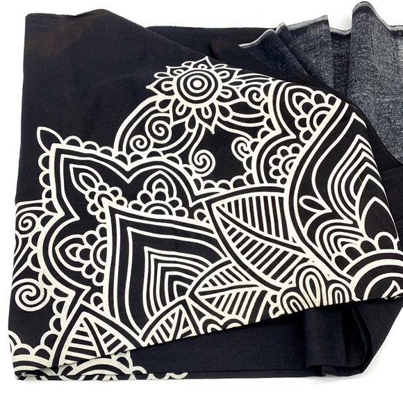 Ying Yang Tapestry Mandala Wall Hanging Decor - Picture 4 of 9